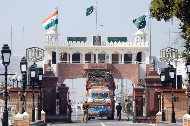 Cross LoC traders welcome banking facilities in business